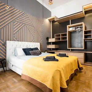 Deluxe Quentin Next To The Fashion Street , Budapest Hungary